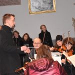 VIDEO: Velký vánoční koncert zaplnil kostel v Milevsku. Skauti venku rozdávali betlémské světlo a postarali se i o zábavu