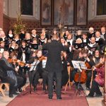 VIDEO: Velký vánoční koncert zaplnil kostel v Milevsku. Skauti venku rozdávali betlémské světlo a postarali se i o zábavu