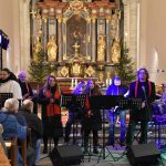 Na vánočním koncertu Fantomu v milevské bazilice i letos zazpíval Jindra Müller. Vzdal Poctu Milevsku a lidé vzdali poctu jemu