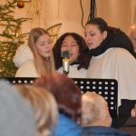 Na vánočním koncertu Fantomu v milevské bazilice i letos zazpíval Jindra Müller. Vzdal Poctu Milevsku a lidé vzdali poctu jemu