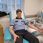 Policisté zamířili do prachatické nemocnice. Darovali krev