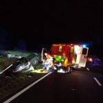 Aktualizováno. Řidič nepřežil náraz do mostku u obce Žár. Policie uvítá svědectví