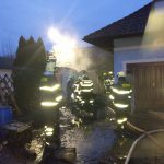 K požáru v Olešné mířili profesionálové i dobrovolní hasiči