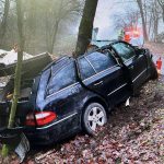 Aktualizováno. Vážná nehoda. Mladý řidič narazil u rybníka Roudný nedaleko Milevska do stromu - Jižní Čechy Teď!