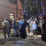 Sousedské zpívání v Zářečí podpořilo sbírku na obnovu visuté lávky. VIDEO