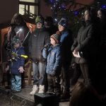 Sousedské zpívání v Zářečí podpořilo sbírku na obnovu visuté lávky. VIDEO