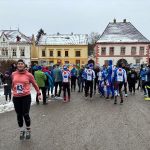 Mínus sedm a plná startovní čára. Silvestrovský běh v Jistebnici přilákal stovky lidí