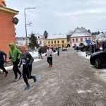 Mínus sedm a plná startovní čára. Silvestrovský běh v Jistebnici přilákal stovky lidí