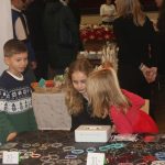 Vánoční trh v Milevsku lákal nejen na nákup dekorací a dárků. Magnetem byl i model kolejiště s vláčky 