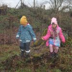 V Křenovicích ozdobili vánoční stromek v lesním divadle. Vede k němu adventní stezka