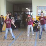 Na jarmarku 2. základní školy v Milevsku vystoupili i učitelé. Novinkou byly chovatelské ukázky