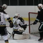 Hokej: Osm gólů Krumlovu a vzpomínka na spoluhráče. Hluboká se zvedá