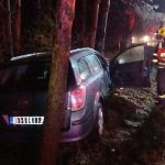 Při ranní nehodě u Křižanova se zranili dva lidé. Řidiči bourali i v neděli večer