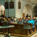 Bývalí žáci už pět let zpívají pro svou učitelku Miladu. Přidávají se i děti z bernartické školy