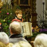 Bývalí žáci už pět let zpívají pro svou učitelku Miladu. Přidávají se i děti z bernartické školy