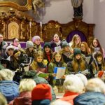 Bývalí žáci už pět let zpívají pro svou učitelku Miladu. Přidávají se i děti z bernartické školy