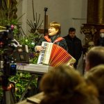 Bývalí žáci už pět let zpívají pro svou učitelku Miladu. Přidávají se i děti z bernartické školy