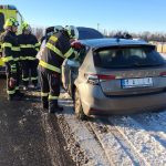 Osm nehod! Ve škarpě skončil autobus i osobní auta