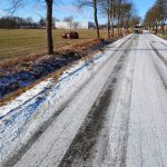 Osm nehod! Ve škarpě skončil autobus i osobní auta