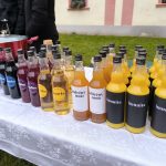 Milevský klášter ožil živým betlémem a koledami. Dorazili i tři králové na koních. Video