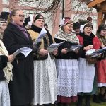 Milevský klášter ožil živým betlémem a koledami. Dorazili i tři králové na koních. Video