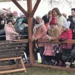 Milevský klášter ožil živým betlémem a koledami. Dorazili i tři králové na koních. Video