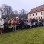 Milevský klášter ožil živým betlémem a koledami. Dorazili i tři králové na koních. Video