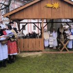 Milevský klášter ožil živým betlémem a koledami. Dorazili i tři králové na koních. Video