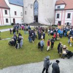 Milevský klášter ožil živým betlémem a koledami. Dorazili i tři králové na koních. Video
