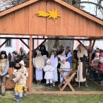 Milevský klášter ožil živým betlémem a koledami. Dorazili i tři králové na koních. Video