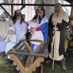 Milevský klášter ožil živým betlémem a koledami. Dorazili i tři králové na koních. Video