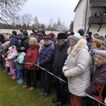 Milevský klášter ožil živým betlémem a koledami. Dorazili i tři králové na koních. Video
