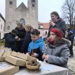 Milevský klášter ožil živým betlémem a koledami. Dorazili i tři králové na koních. Video