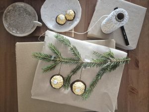 TVOŘENÍ: Jednoduché balení dárků se sladkostmi jako dekorací