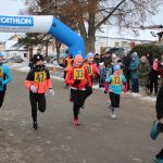 Mínus sedm a plná startovní čára. Silvestrovský běh v Jistebnici přilákal stovky lidí