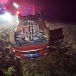 Řidička na Budějovicku nezvládla řízení, skončila s autem na střeše