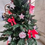 Nejhezčí stromeček? Chce to kapku fantazie. Dětská nápaditost v Hradci a zajímavá extravagance v Třeboni