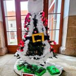 Nejhezčí stromeček? Chce to kapku fantazie. Dětská nápaditost v Hradci a zajímavá extravagance v Třeboni