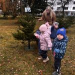 Dětské ruce proměnily park u Spektra v Sezimově Ústí ve vánoční místo