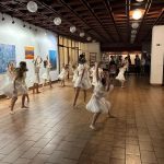 Šťastné a veselé. V galerii Spektrum vystavuje Máša Valterová, místní tvůrci i děti