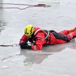 Hasiči v Jindřichově Hradci lovili ohrožené z ledového Vajgaru. V rybníku se ocitl i městský politik