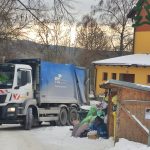 Lipno čelí po svátcích záplavě odpadků. Popeláři kvůli sněhu nedojeli