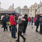 Bus stopy pro vystoupení turistů z autobusů se v Českém Krumlově osvědčily. Počty nejsou na předcovidových číslech