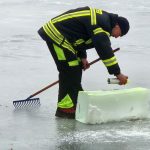 Hasiči v Jindřichově Hradci lovili ohrožené z ledového Vajgaru. V rybníku se ocitl i městský politik
