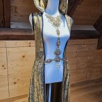 Brokáty, šperky a květiny nejen pro zámeckou paní. Unikátní výstava v Třeboni se dočkala prodloužení