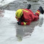 Hasiči v Jindřichově Hradci lovili ohrožené z ledového Vajgaru. V rybníku se ocitl i městský politik