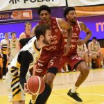 Sršni se trápili, poslední tým přetlačili až v poslední čtvrtině