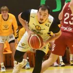 Sršni se trápili, poslední tým přetlačili až v poslední čtvrtině