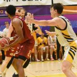 Sršni se trápili, poslední tým přetlačili až v poslední čtvrtině