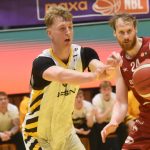 Sršni se trápili, poslední tým přetlačili až v poslední čtvrtině